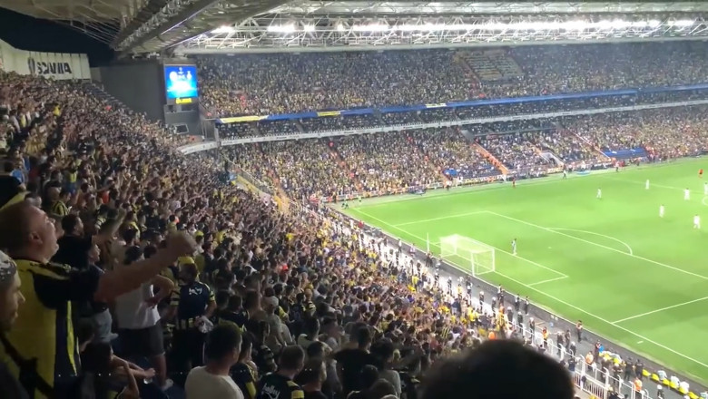  (video) Momentul în care suporterii Fenerbahce scandează numele lui Vladimir Putin în timpul meciului cu Dinamo Kiev