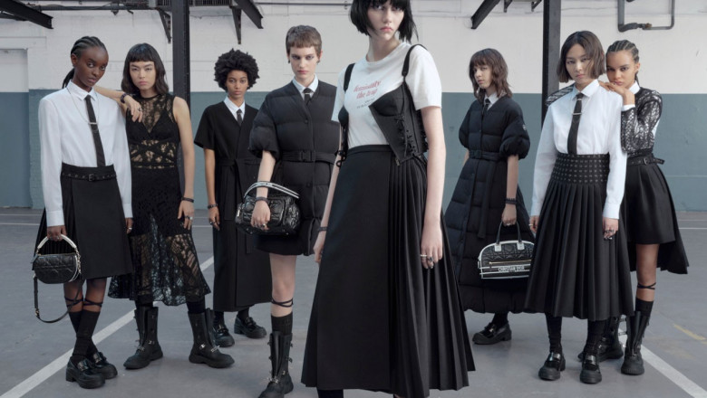  Dior se află în mijlocul unui scandal: Cum a ajuns o fustă neagră să enerveze întreaga Chină