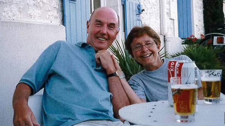  Un bărbat din Anglia i-a tăiat gâtul soției sale bolnave: A fost un „act de iubire”