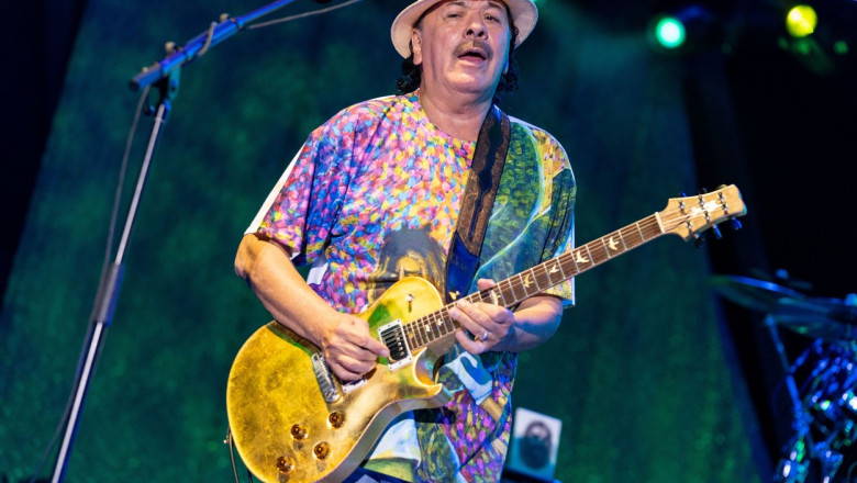 Legendarul chitarist Carlos Santana s-a prăbușit pe scenă, în timpul unui concert