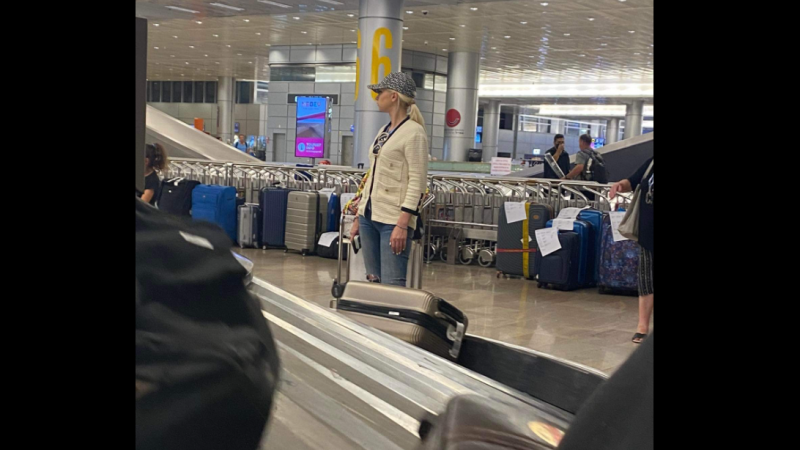  Cu chipiu de 300 de euro și valiza, Marina Tauber, surprinsă pe aeroport, în Israel