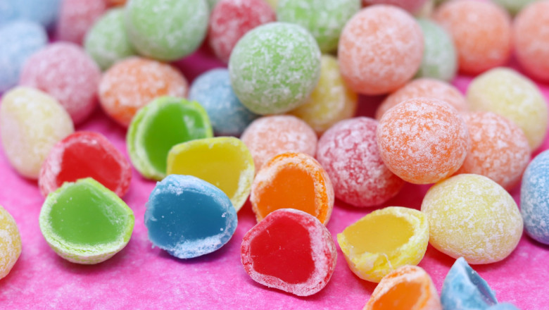  O companie oferă un salariu de aproape 80.000 de dolari anual unei persoane care să mănânce bomboane