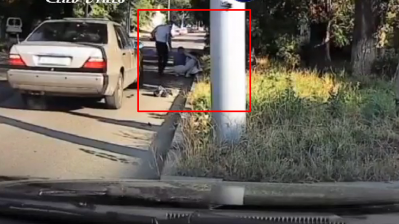  (video) A pus-o la pământ, chiar pe zebră: Momentul în care un Mercedes lovește o tânără pe strada Muncești