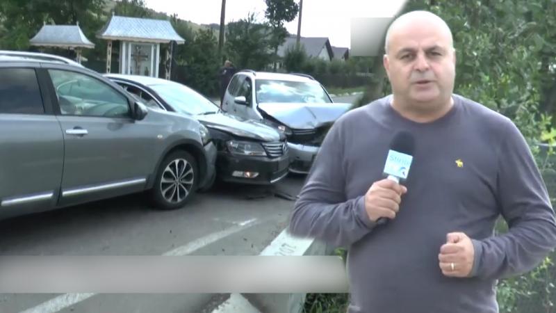 (video) Accident în direct: Reporter român povestea cât de periculoasă este intersecția, când trei mașini s-au ciocnit violent