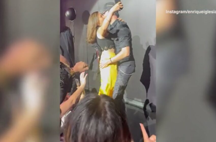  Enrique Iglesias, sărut pasional cu o fană. „Sunt sigur că soția ta nu va fi fericită”