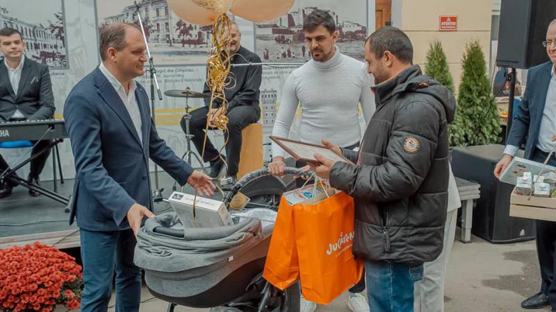  Primul copil care s-a născut de Hramul Chișinăului: Familia bebelușului s-a ales cu daruri din partea Primăriei