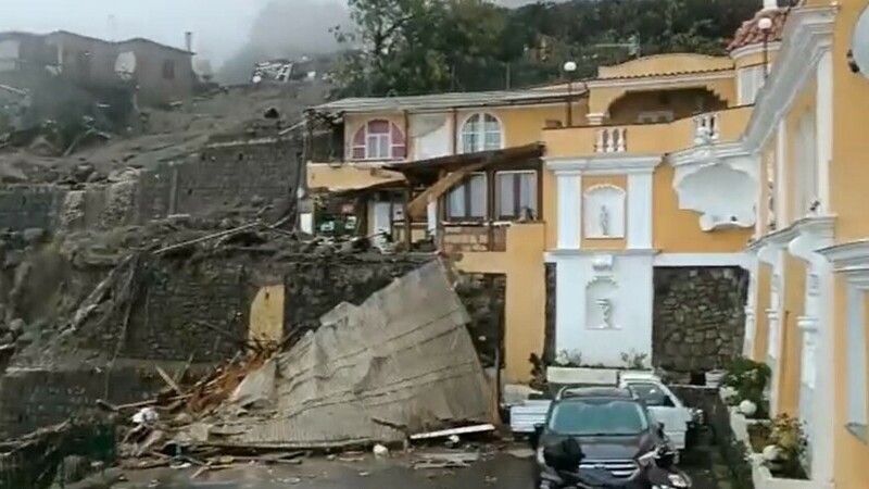  Guvernul italian a decretat stare de urgență pentru Insula Ischia, în urma alunecărilor de teren