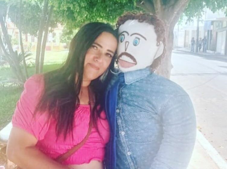  Femeia din Brazilia care s-a căsătorit cu o păpușă de cârpă, în pragul divorțului: „M-a înșelat!”