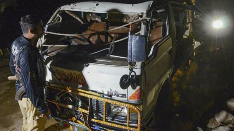  Cel puţin 20 de morţi, dintre care 11 copii, într-un accident rutier, în Pakistan
