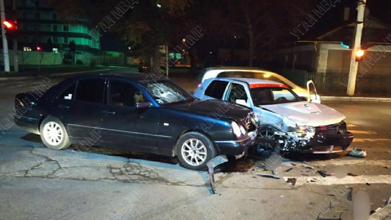  (foto) Accident la Tighina: Două persoane, rănite după ce mașinile în care se aflau s-au tamponat