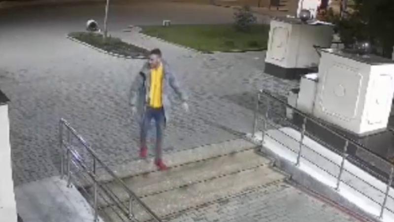  (video) Beți și neliniștiți: Tinerii, care au vandalizat Parcul Alunelul, găsiți de poliție