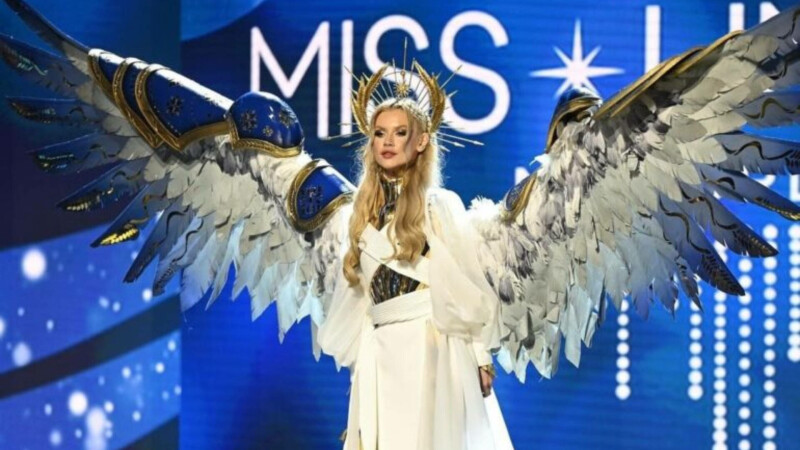 (video/foto) Apariție surprinzătoare a candidatei Ucrainei la Miss Univers: A defilat în armură și aripi de înger
