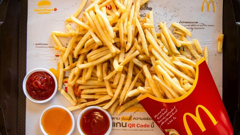 McDonald’s va înlocui cartofii prăjiți cu morcovi, păstârnac și sfeclă roșie prăjite. Iată unde
