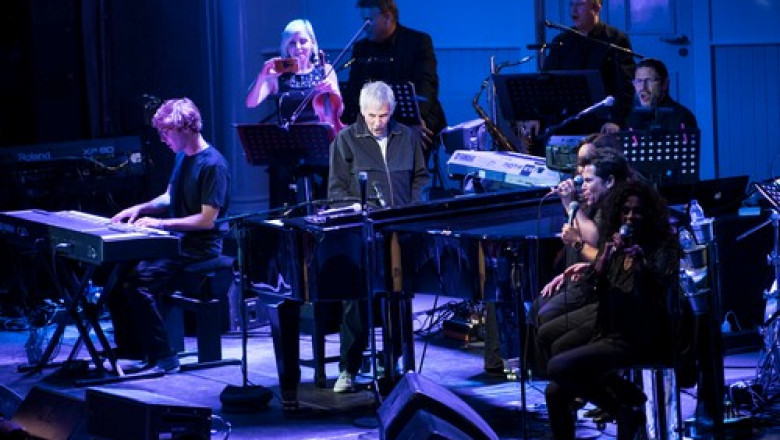  A murit Burt Bacharach, celebrul compozitor al hiturilor „I Say a Little Prayer” şi „Raindrops Keep Fallin’ on My Head”