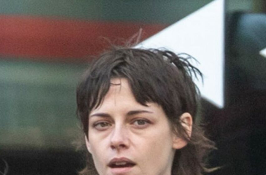 Kristen Stewart, de nerecunoscut în imaginile surprinse de paparazzi. Actrița a afișat un look neîngrijit