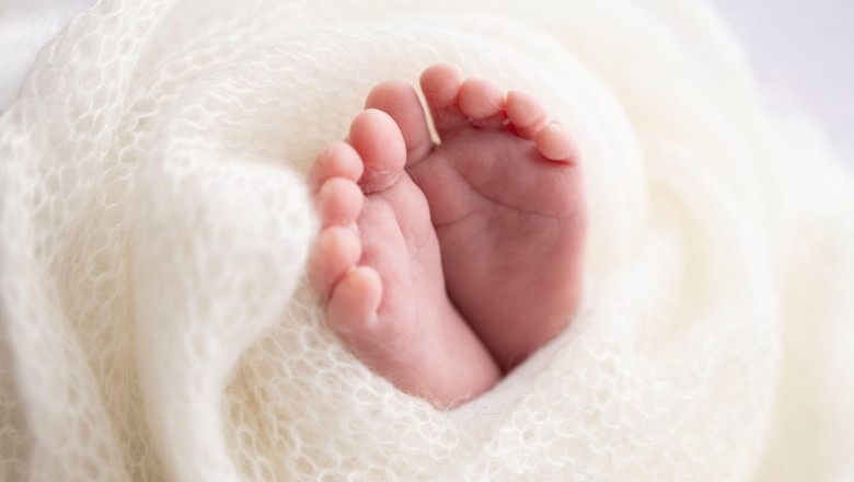  Două persoane transgender, care formează un cuplu, au devenit părinți biologici