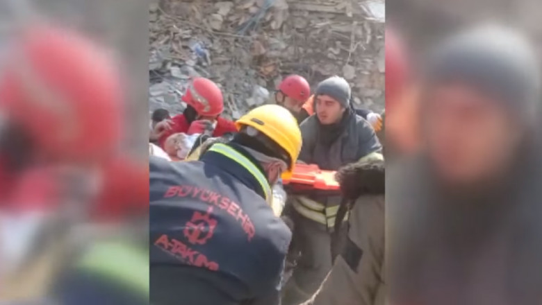  Un bebeluș de două luni a fost salvat de sub dărâmături în Turcia, la 128 de ore de la cutremur