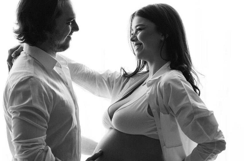  (foto) Aproape o lună, gravidă doar pe Instagram: Bloggerița Cristina Osipov a anunțat că a născut
