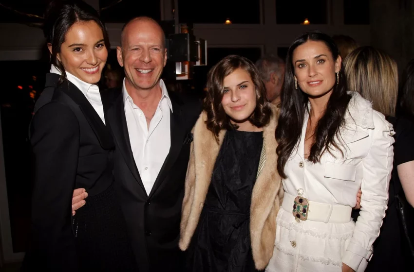  Demi Moore s-a mutat cu Bruce Willis și soția lui, pentru a-l putea îngriji pe actor? Dezvăluiri de ultimă oră