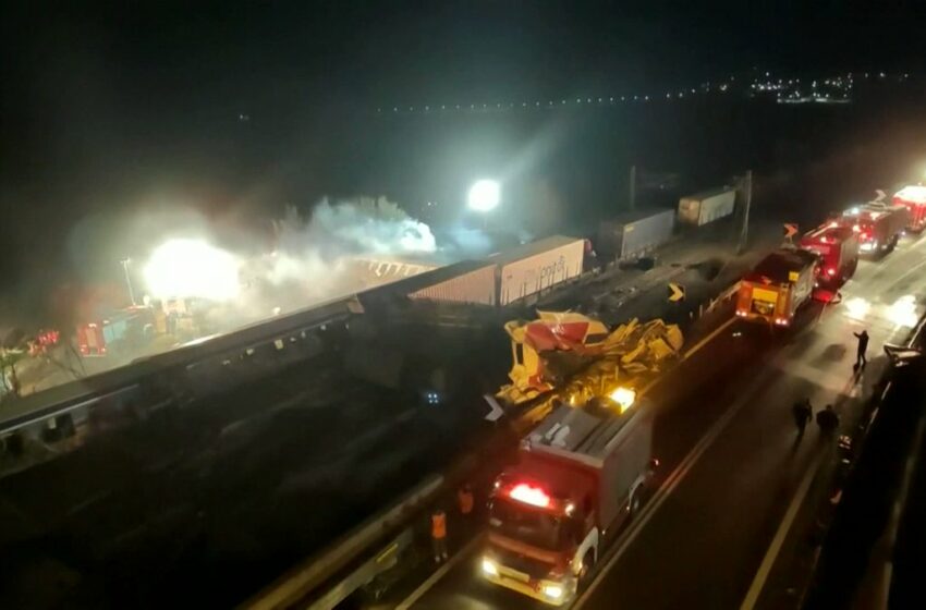  (video) Două trenuri s-au ciocnit în Grecia. Cel puţin 32 de morți și câteva zeci de răniți. Primele imagini de la fața locului