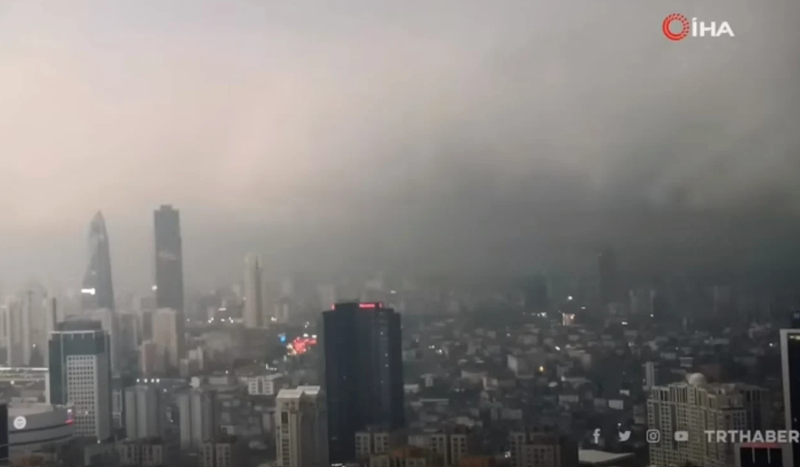  (VIDEO) FENOMEN BIZAR în Istanbul! Norii au acoperit brusc tot orașul, transformând ziua în noapte