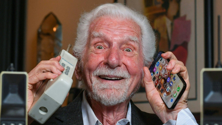  50 de ani de la primul apel telefonic pe mobil. Cum s-a realizat convorbirea de pe „cărămida” DynaTAC în 1973