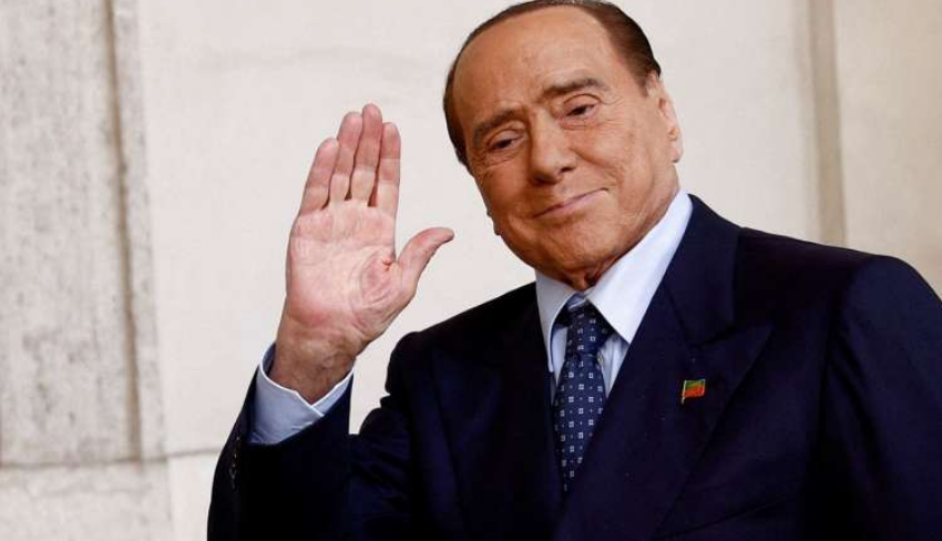  Fostul premier Berlusconi a părăsit secţia de terapie intensivă