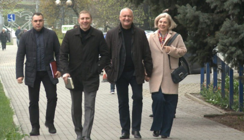  Fotografia zilei: Igor Dodon și Viorel Morari s-au întâlnit la Judecătorie