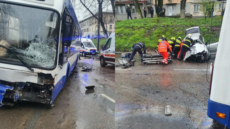  (foto/video) Un troleibuz s-a lovit violent cu un automobil, în capitală: Două ambulanțe și o echipă de descarcerare, la fața locului