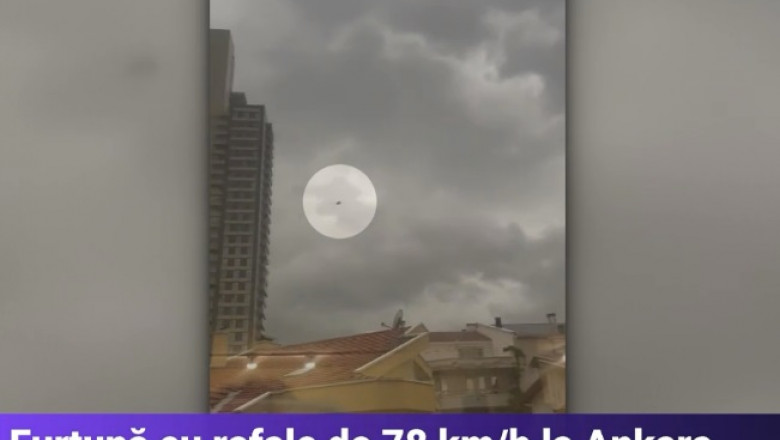  (video) Imagini incredibile în Ankara, unde o canapea zboară câteva sute de metri în timpul unei furtuni puternice