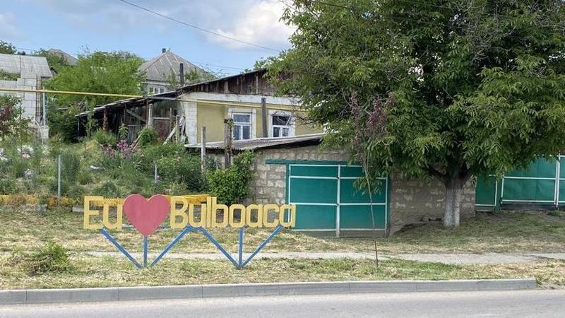  (VIDEO) Cum se pregătesc locuitorii din Bulboaca să primească 50 de lideri europeni: „Vine Maia Sandu cu brigada”