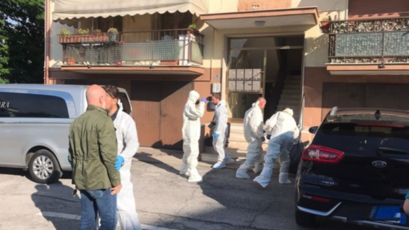  Românul care și-a ucis în Italia iubita moldoveancă riscă închisoare pe viață: Femeia a fost înjunghiată de 68 de ori