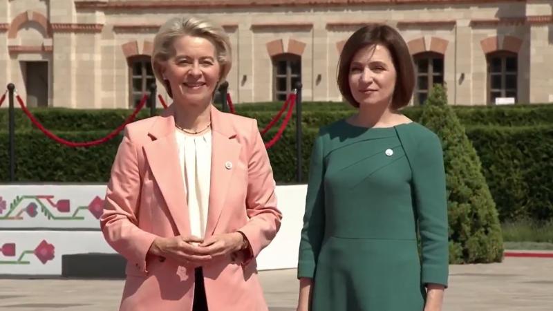  (VIDEO) Ursula von der Leyen, plăcut surprinsă la Castel: Președinta Comisiei Europene a îmbrățișat-o strâns pe Maia Sandu