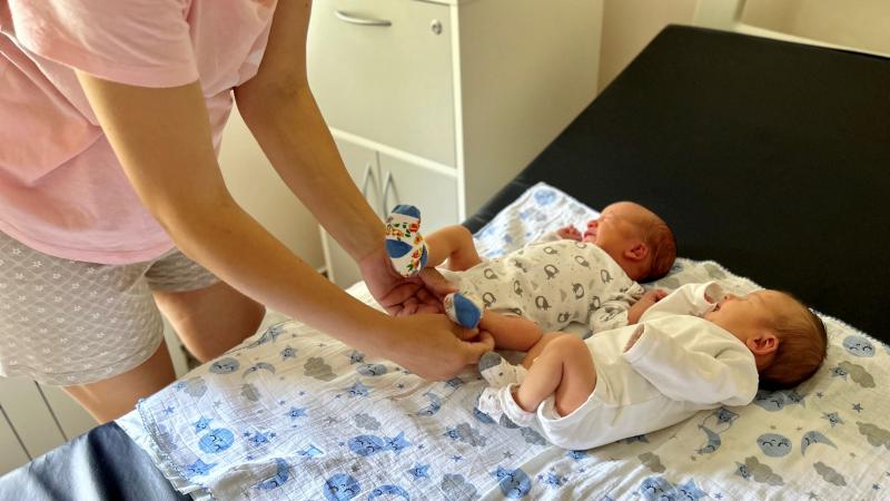  (foto) Nouă perechi de gemeni, într-o singură săptămână: Fenomen rar întâlnit la o maternitate din Chișinău