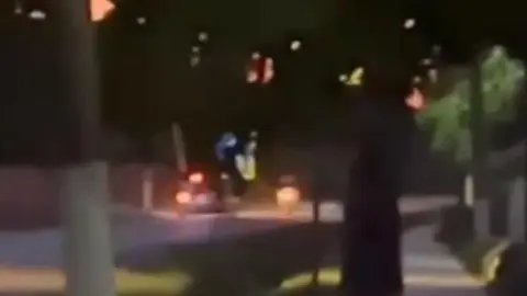  (video) „Oi b**a, tot aleargă măi!”: Un minor pe motocicletă, urmărit de polițiști pe drumurile din Drochia, după ce a refuzat să oprească