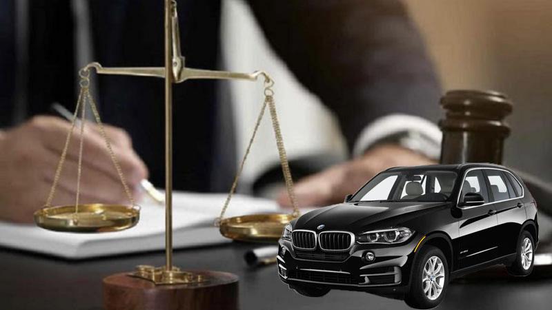  Fără BMW și pe banca acuzaților: O fostă executoare judecătorească, învinuită că a luat 47.000 euro, de la soția unui arestat