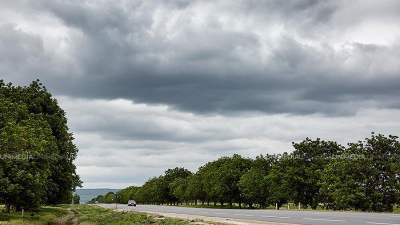  Ploi de scurtă durată cu descărcări electrice: Prognoza meteo pentru astăzi