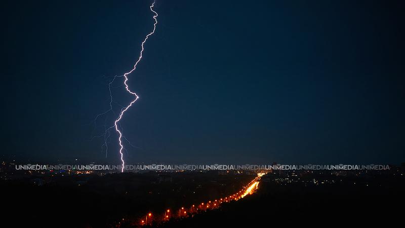  După caniculă, natura se dezlănțuie: Meteorologii anunță cod galben de ploi cu grindină și vijelii