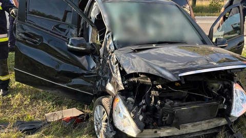 (foto) Un șofer a murit pe loc, după ce a zburat cu Mercedesul într-un șanț, la Edineț