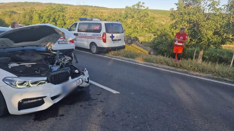  (FOTO/VIDEO) Momentul în care un tânăr de 18 ani intră cu BMW-ul într-un Ford: Ce a vrut să facă