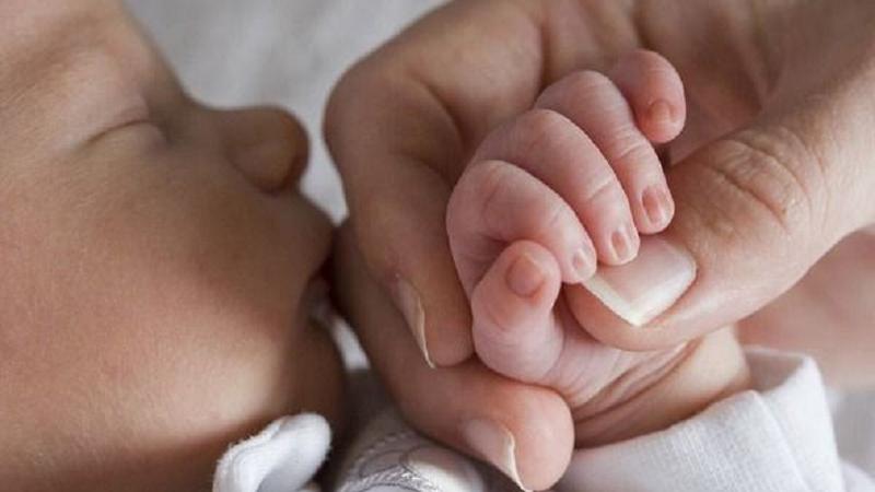  Mamele neangajate vor fi asigurate medical până la vârsta de doi ani a copilului: Decizia, aprobată de Guvern