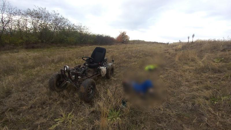  Tragedie la Strășeni: Un bărbat a decedat, după ce s-a răsturnat cu un motocultor