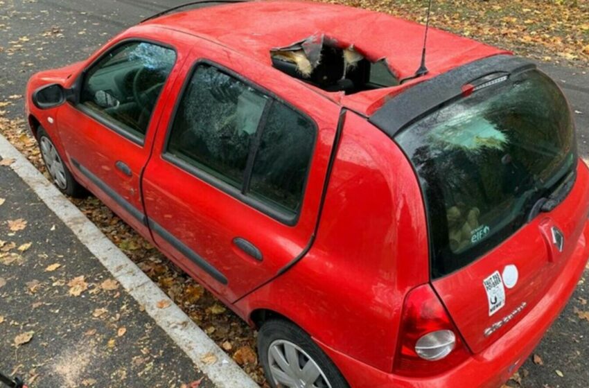  Un meteorit ar fi căzut pe o maşină la Strasbourg. Autoritățile au găsit o gaură cu diametrul de 50 de centimetri în capotă