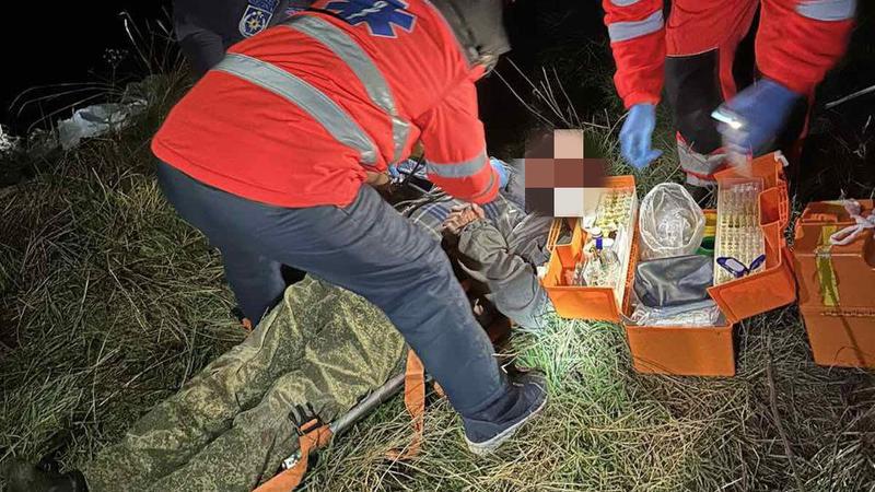  (FOTO) A căzut în gol 30 de metri: Un bărbat din Rezina s-a prăbuşit într-o râpă de la marginea grădinii. Au intervenit salvatorii