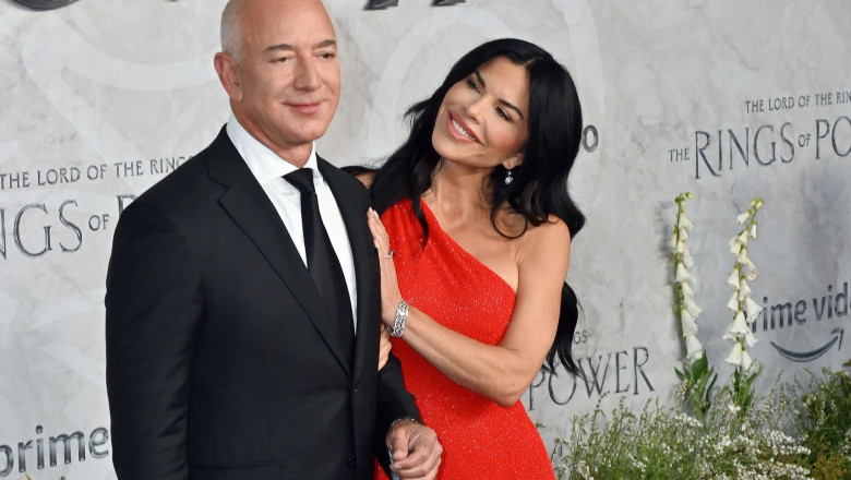 Logodnica lui Jeff Bezos dezvăluie cum a fost cerută în căsătorie: „Când am văzut inelul, cred că am leșinat puțin”