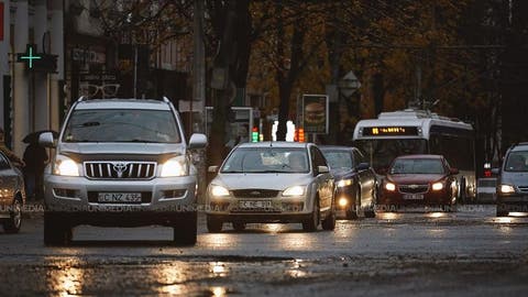  Început de zi cu nori și posibile ploi: Meteorologii prognozează o îmbunătățire treptată a vremii