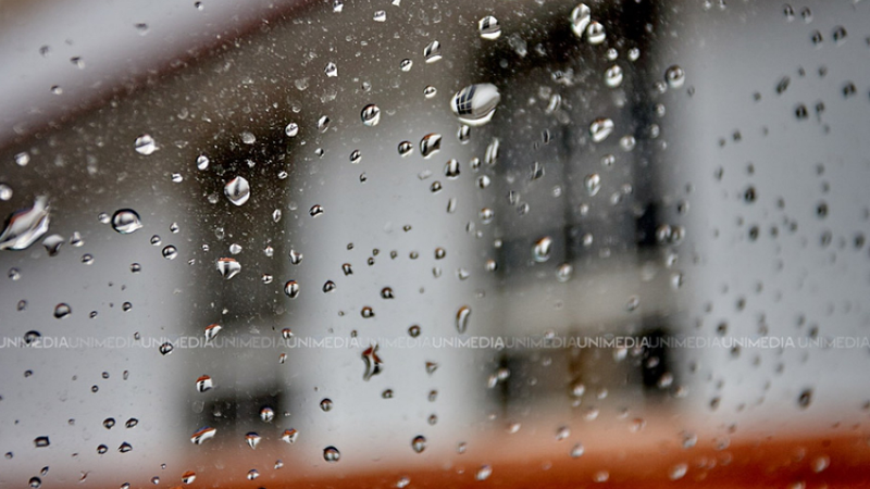  Ploi puternice și vânt năprasnic vor cuprinde astăzi aproape toată țara: Meteorologii au emis Cod Galben