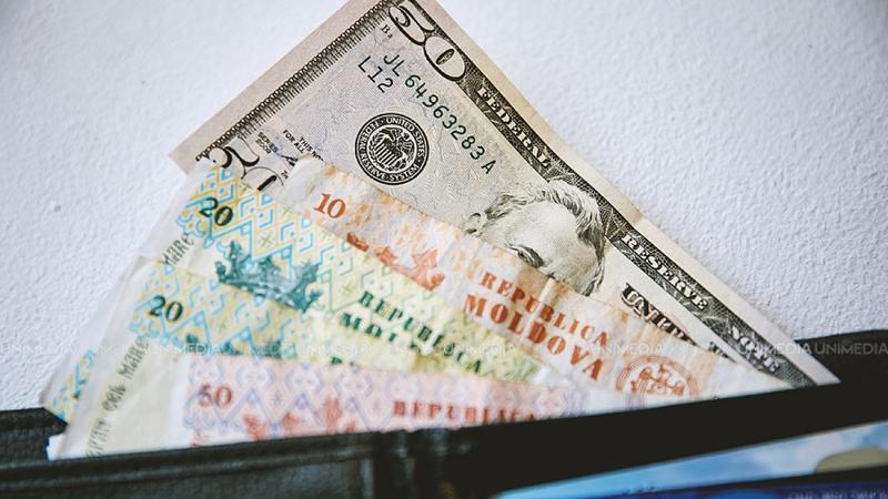  Euro scade în timp ce Dolarul crește ușor: Cursul valutar stabilit de BNM pentru astăzi