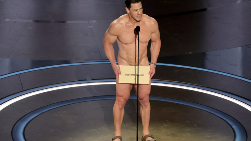 (VIDEO) John Cena a urcat în pielea goală pe scena galei Oscar, ca să anunțe premiul pentru costume: Reacția virală a actriței din Barbie