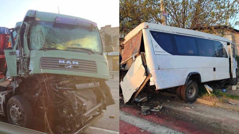  16 pasageri, printre care doi copii, spitalizaţi după accidentul de la Măgdăcești: Ce spune Poliţia